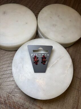 185 Pilgrim Burgundy Crystal Floral Cluster Stud Earrings